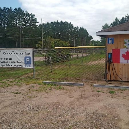 Schoolhouse Inn Killaloe Station Exterior foto